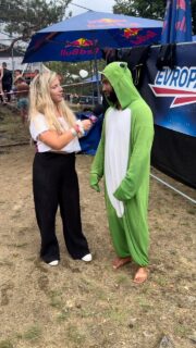 ☀️❤️ Laso patří do Highjump family ❤️. Tento borec Vás baví skokem s vlajkou, či žabyskokem 👍🥰 #highjump2024 #mynejsmefestival #25let #show #cliffdiving #highdiving