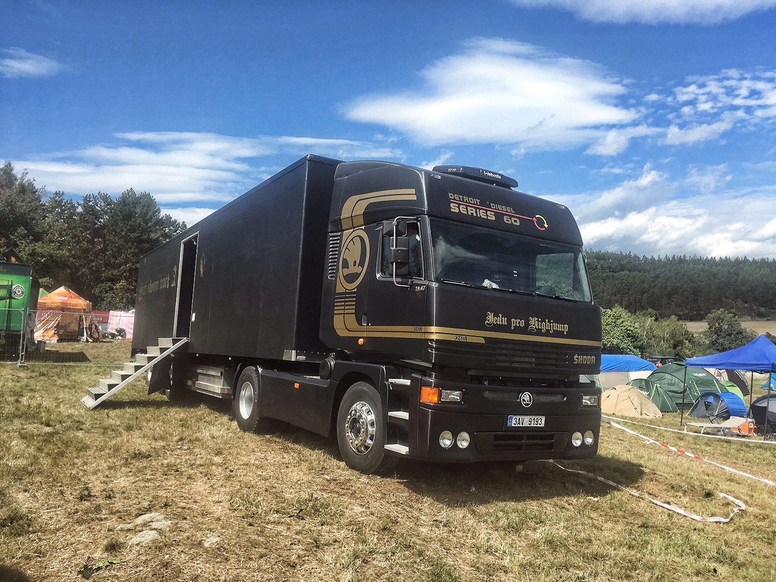 Showers Maxi shower truck HIGHJUMP